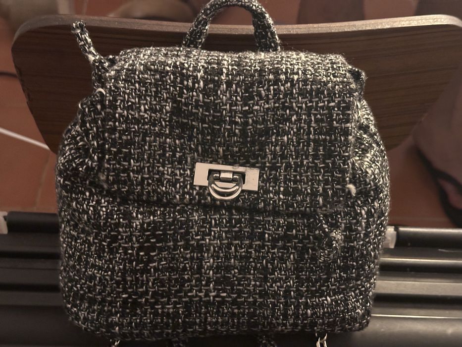 Mala elegante preta e branca à venda