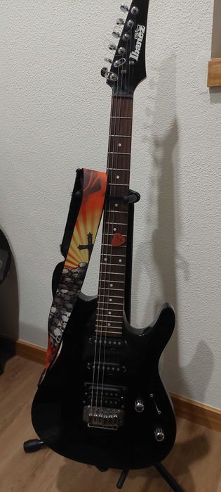 Guitarra eléctrica Ibanez gio + cinta + cabo jack