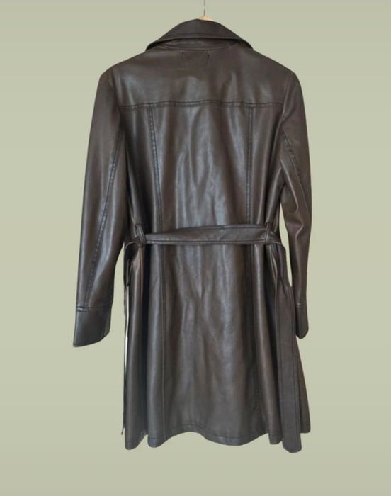 Brązowy trencz ze skóry ekologicznej w stylu vintage