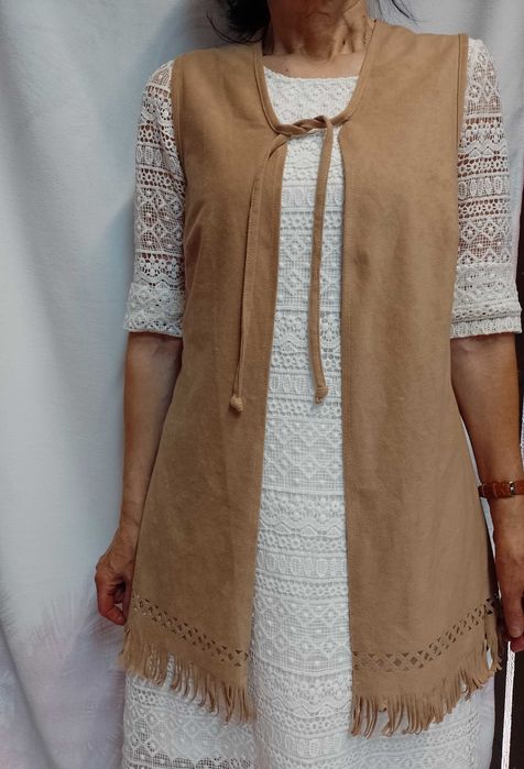 (38/40) (M/L) Beżowa kamizelka kowbojska z frędzlami