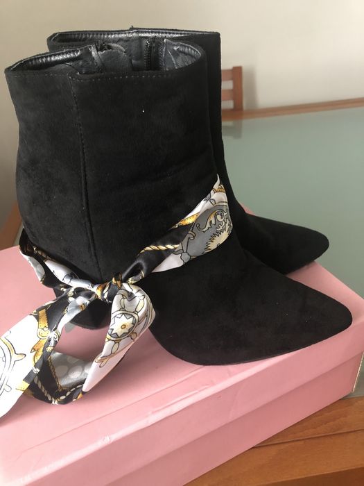 Botas pretas em muito bom estado