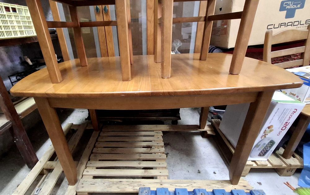 Mesa de sala de jantar + 6 cadeiras