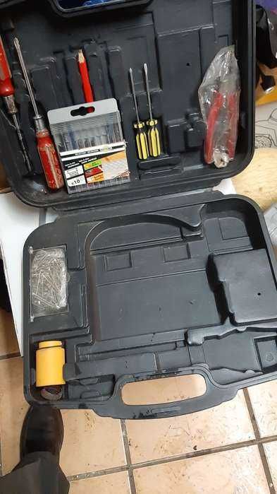 Serra elétrica tic toc em pleno funcionamento