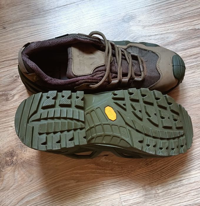 Продам чоловічі кросівки