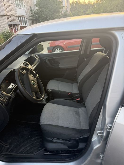 автомобіль skoda
