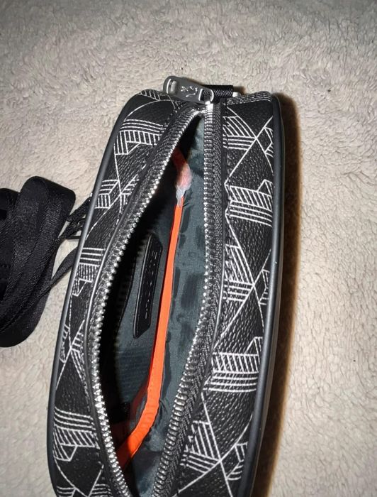 Bolsa Lacoste com etiqueta