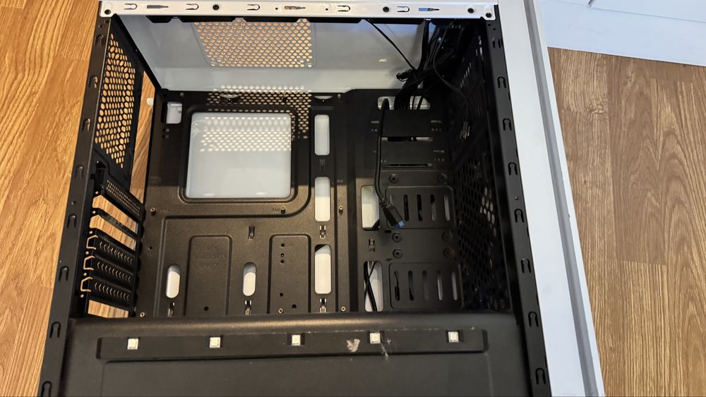 Caixa Fotmato ATX com Fonte alimentaçao Seasonic 620W