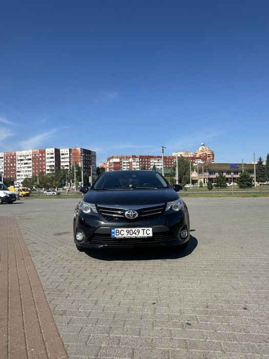 Продам автомобіль Toyota Avensis 2012р газ/бензин