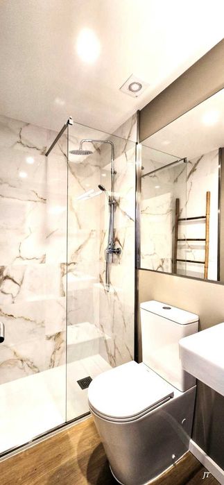 Moradia T2 Renovada + Amplo Salão c/ Luz Natural