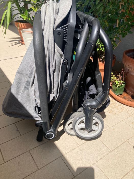Carrinho Bebé CYBEX + Bebé conforto (ovo)