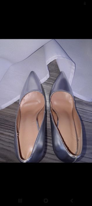 srebrne metaliczne szpilki czółenka