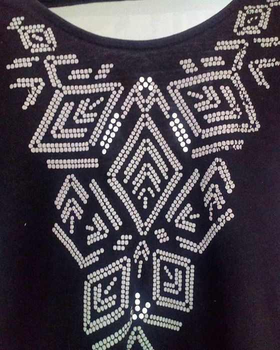 Bluzka t shirt czarna z aplikacjami dekolt na plecach Efektowna M