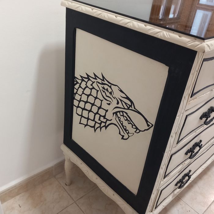 Cómoda com tampo de vidro