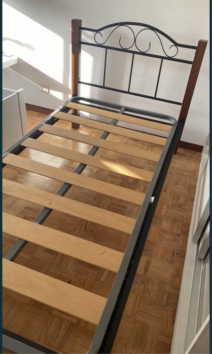 Cama solteiro C/ colchao