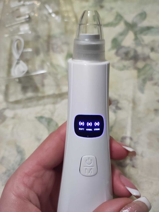 Новий вакуумний очищувач пор з 5 насадками і кабелем для зарядки