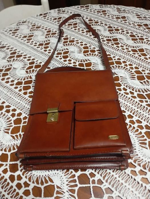 Vendo esta mala muita bonita bom estado