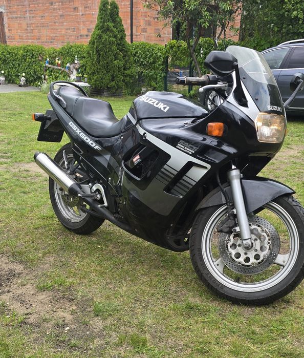 Suzuki GSX 600F .