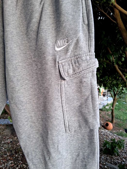 Calça Nike,com top Prettylittlething.