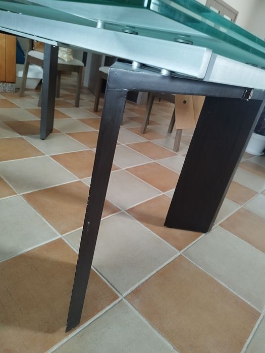 Mesa de jantar em vidro – extensível (1,60 m a 2,20 m)