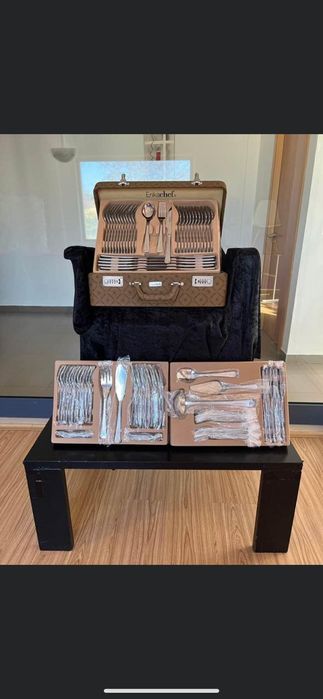 Faqueiro completo para 12 pessoas com 113 peças