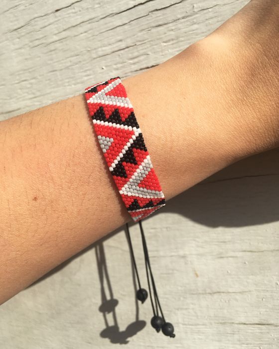 Браслет, фенечка з бісеру