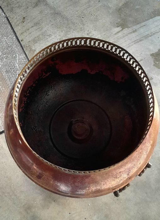 Floreira antiga em cobre e metal
