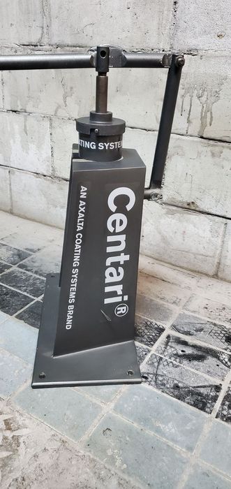 Машинка для закачивания краски в баллоны ручного типа