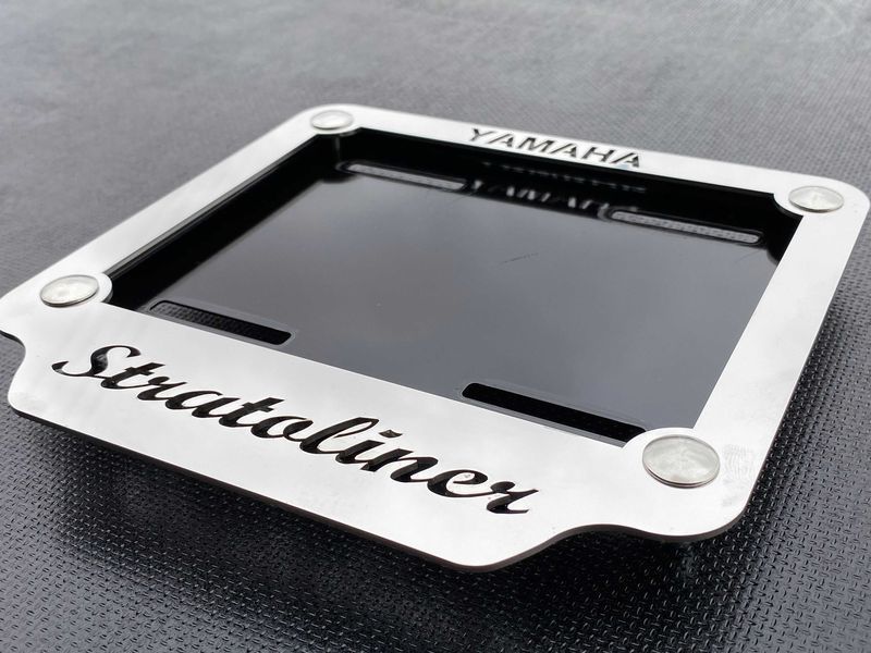 ramka pod tablicę rejestracyjną Yamaha Stratoliner