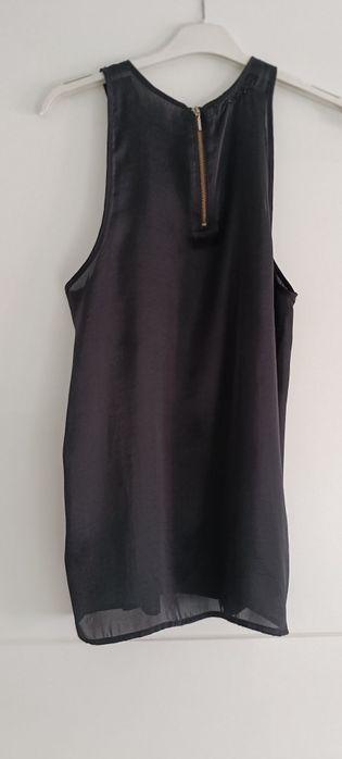 Blusa sem mangas preta tamanho S. Usada