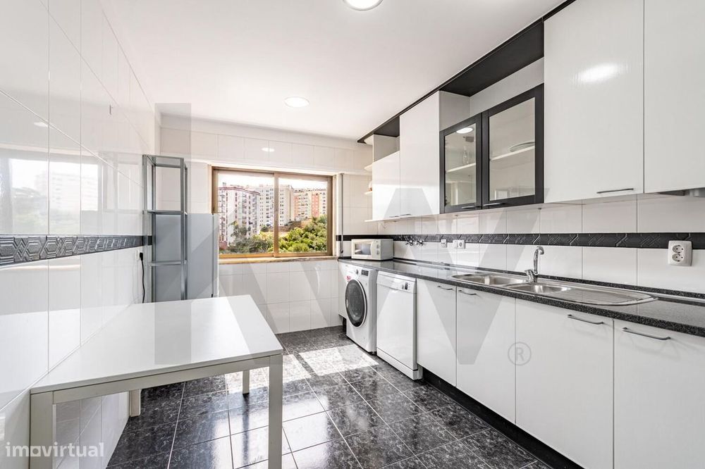 T2 em Queluz-Belas com Parqueamento