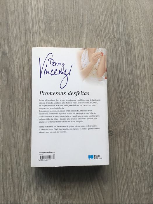Livro Promessas Desfeitas de Penny Vincenzi