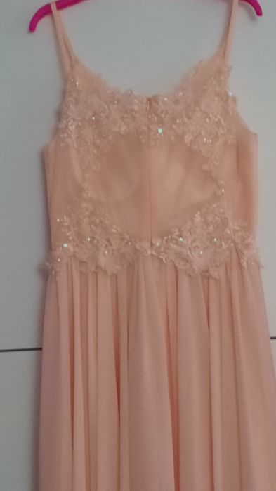 Moda damska suknie wieczorowe weselne okazjonalne.