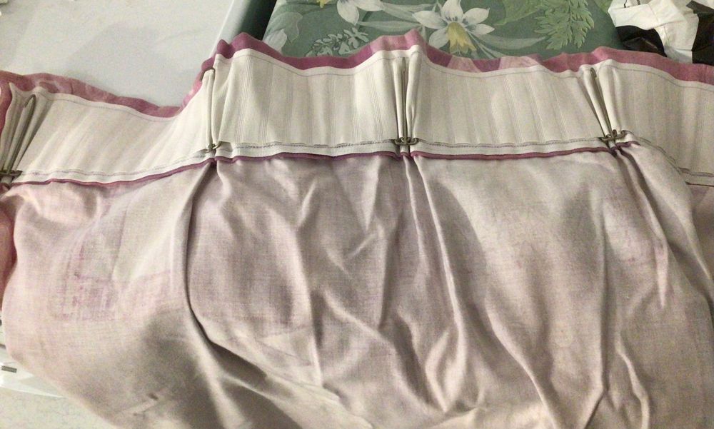 Cortinados 2 pendentes cor rosa com motivos