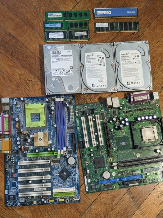 Комп'ютер системний блок материнська плата відеокарта