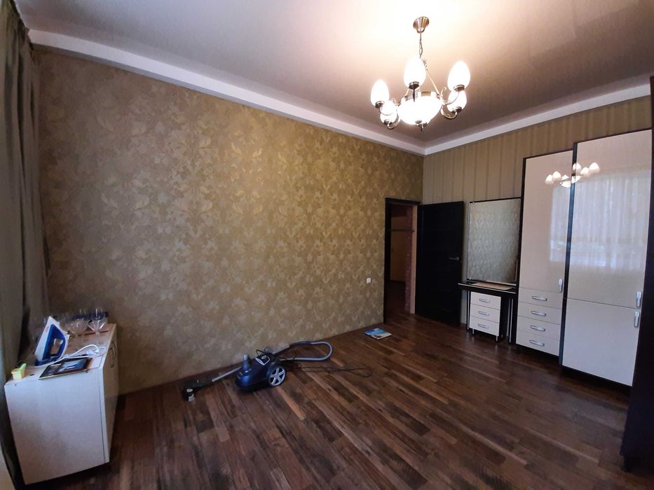 Продам сталінку в центрі міста