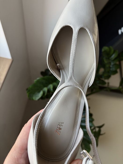 Жіночі туфлі zara