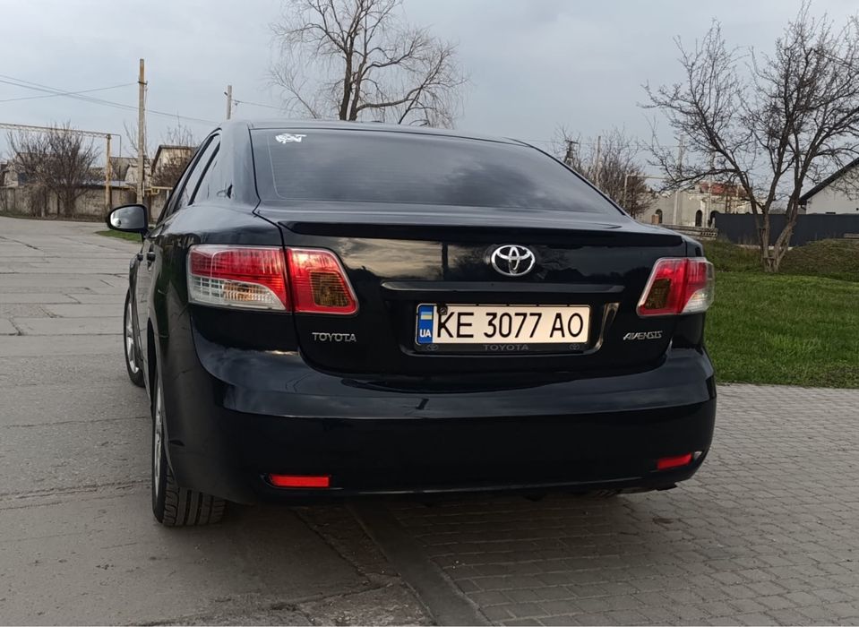 Tayota avensis 2011