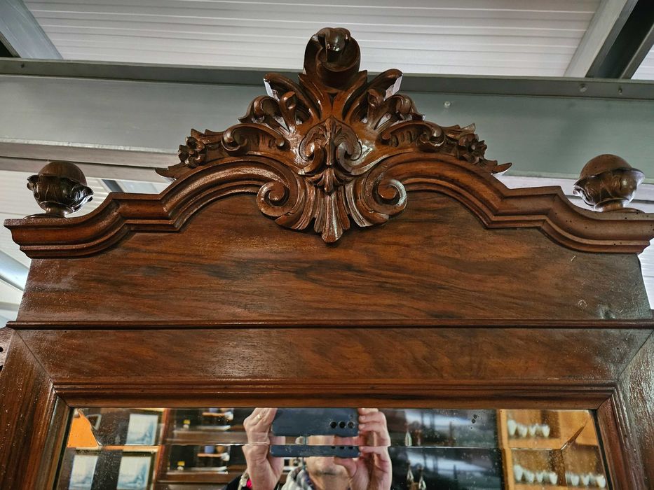 Cómoda antiga em madeira e tampo em pedra mais espelho - Bom estado g