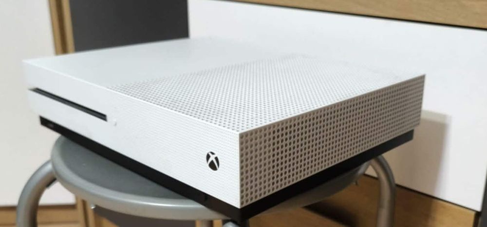 Xbox one S1TB + 7gier