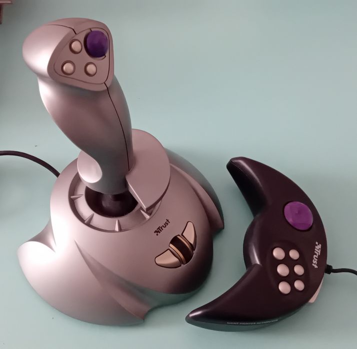 Joystick e comando Trust