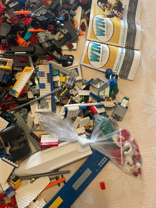 Diversas peças de Lego