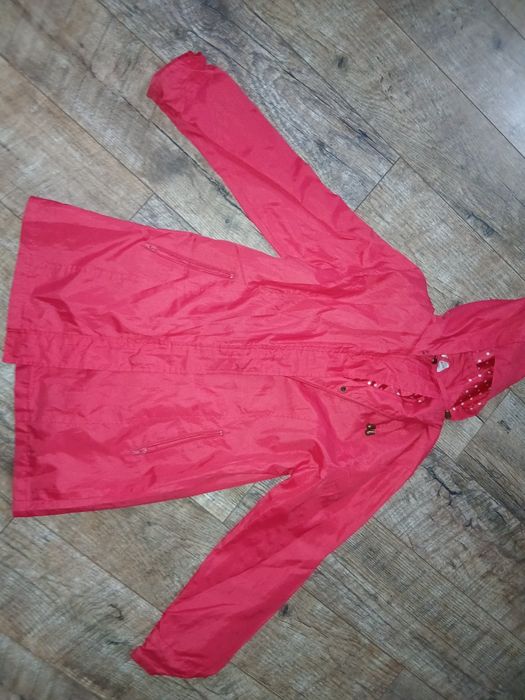 Вітровка розмір десь 48