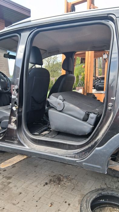Lewa przednia cwiartka Dacia Lodgy Stepway