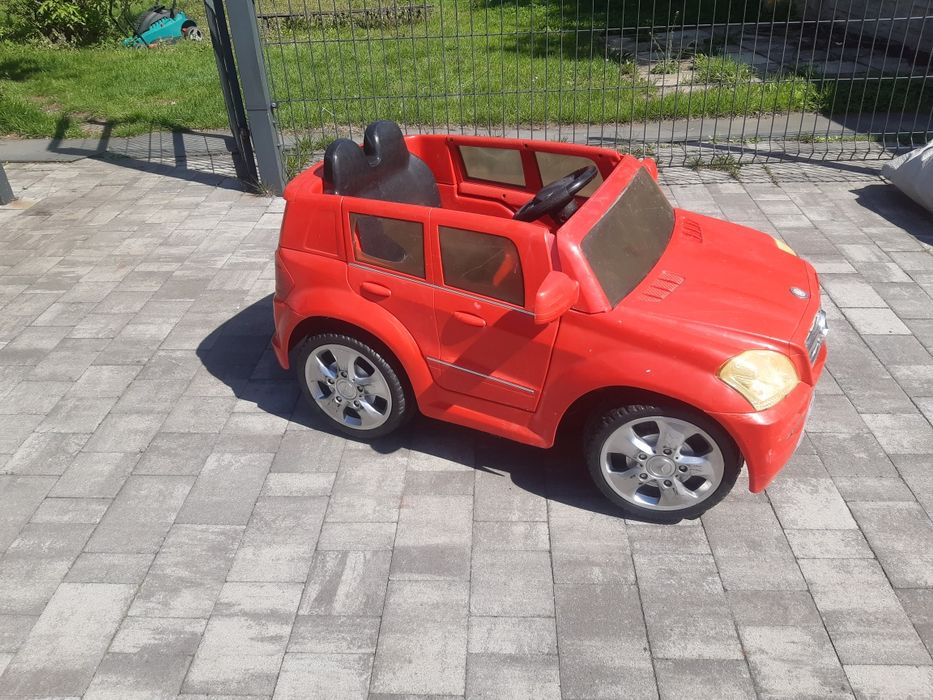 Autko elektryczne zabawka Mercedes.