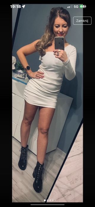 Sukienka kremowa prążek jeden rękaw