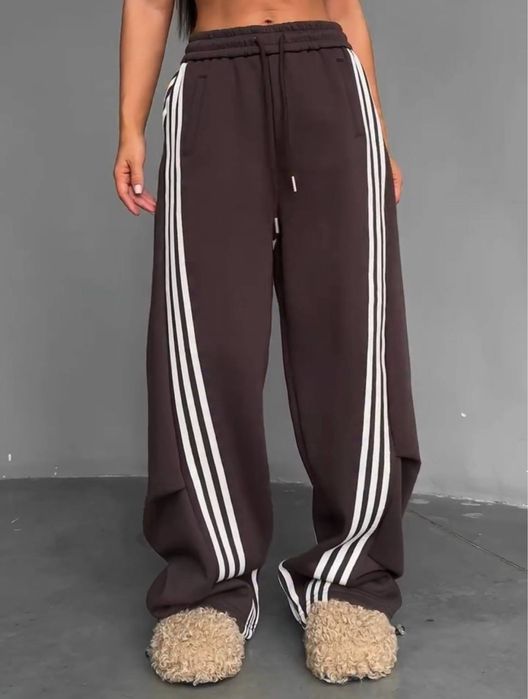 Штани з лампасами клешені