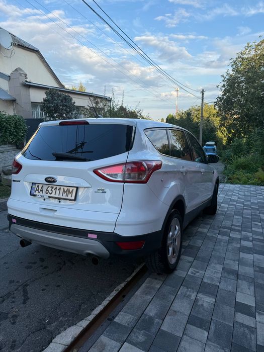 Продаються автомобіль Ford Escape 2013року і