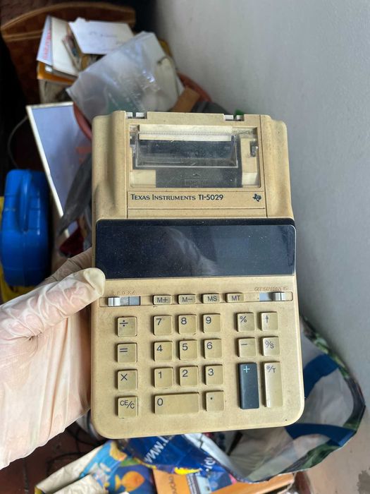 máquina calculadora com rolo