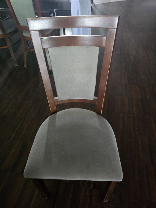 Krzesła bankietowe wraz z pokrowcami