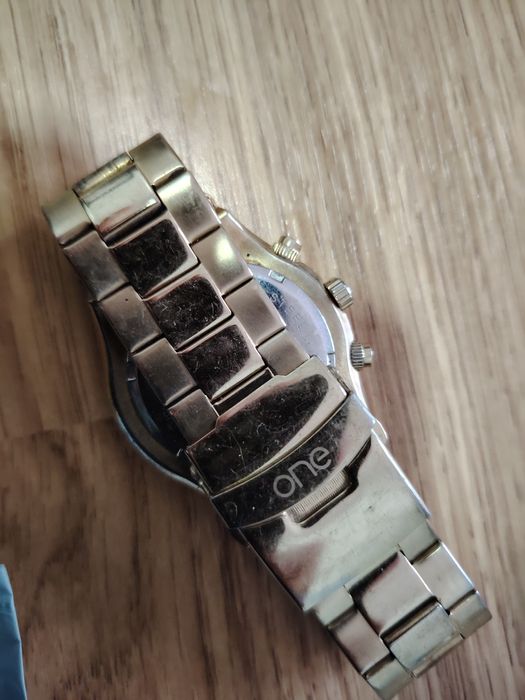 Relógio da One dourado